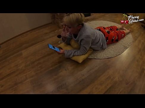 ❤️ Šialená blondínka fajčí obrovský penis a skáče na ňom - análny sex ❤❌ Šukanie video na sk.it-com.top ️❤